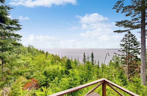 Northport Cabin | 3 Mi to Beach! Bay-View Northport Log Retreat