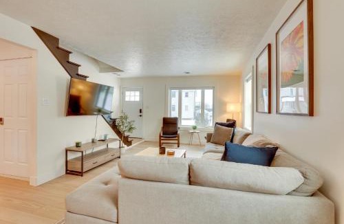 Youngstown House | 3 Mi to Dtwn & YSU: Updated Youngstown Home
