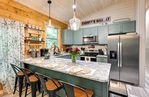 Cullowhee Cabin | 3 Mi to Lake Glenville: Cullowhee Cabin w/Hot Tub