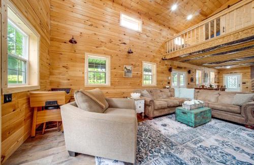 Hermitage House | 3 Mi to Shenango Lake! Dusk-to-Dawn Barndominium