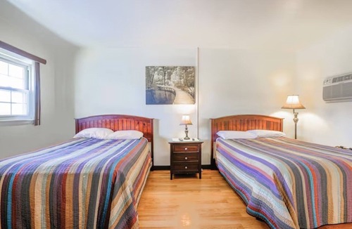 Short Creek Hotel | 3 Modern Double-Bed Rooms Close to Cadiz Activities & Restaurant | Free Parking
