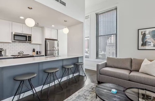 Downtown Pittsburgh Apartment | 3 Units | Pittsburgh Escape w/Kitchen | Steps to Cultural District & Convention