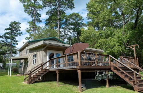 Jonesville House | 391-Acre Ranch Home with Private Lake, Pier, Paddleboat, Lake View, Game Room