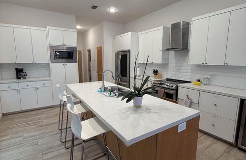 Pharr House | 3bd Cactus House designed to relax in a gated McAllen community!