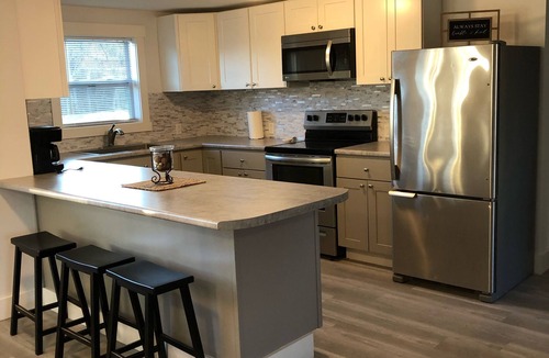 Farmington Apartment | 3bed -1 bathApartment in town mins to UMF or Hospital