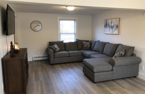 Farmington Apartment | 3bed -1 bathApartment in town mins to UMF or Hospital
