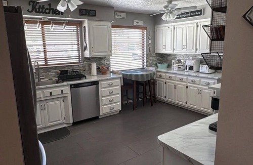 Roswell House | 3BR& 2BA Massage Chair & bed+Jet tub! RV Parking/Hookups available upon request!