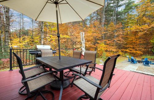 Lake Luzerne-Hadley Apartment | 3BR Retreat with Game Room, Hot Tub Near Lake George