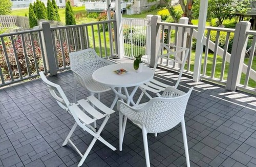 Rochester House | 3BR, Sleeps 6, Onsite Parking & Gym Access