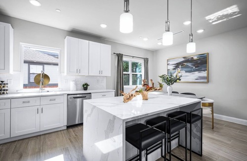 Old East Dallas House | 3BR Townhome~Rooftop Hot Tub~Skyline Views~Dallas