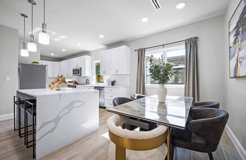 Old East Dallas House | 3BR Townhome~Rooftop Hot Tub~Skyline Views~Dallas