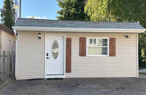 Erie Apartment | 4 Blocks to the Erie Beaches