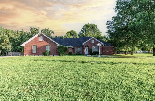 Paris House | 4 BR Spacious Luxury Home, 3 beds are King, perfect for executives or a family
