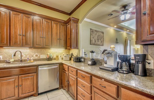 Central Oklahoma City Cottage | 4 Mi to Bricktown Excitement! Group Escape w/ Yard