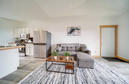 Erie Apartment | 4 Mi to Lake Erie Access: Condo on the Greens