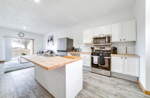 Erie House | 4 Mi to Lake Erie: Condo in Golf Community