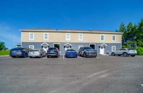 Erie House | 4 Mi to Lake Erie: Condo in Golf Community
