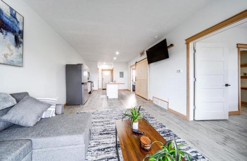 Erie House | 4 Mi to Lake Erie: Condo in Golf Community