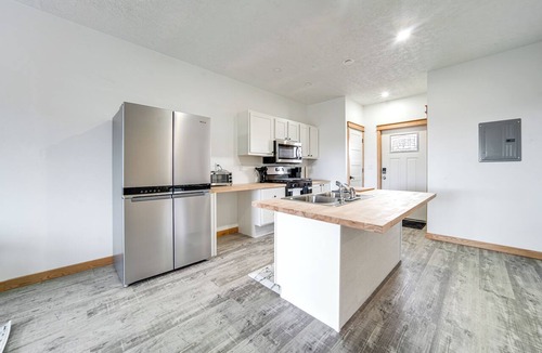 Harborcreek Apartment | 4 Mi to Lake Erie: Condo in Golf Community