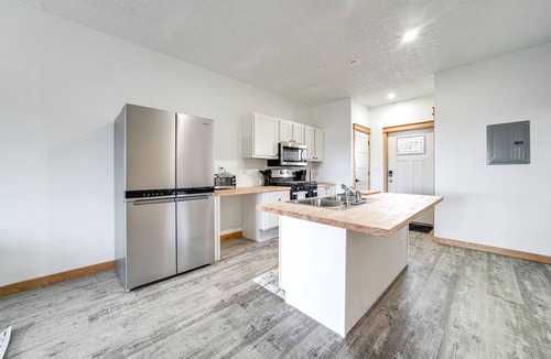 Erie Condo | 4 Mi to Lake Erie: Condo in Golf Community
