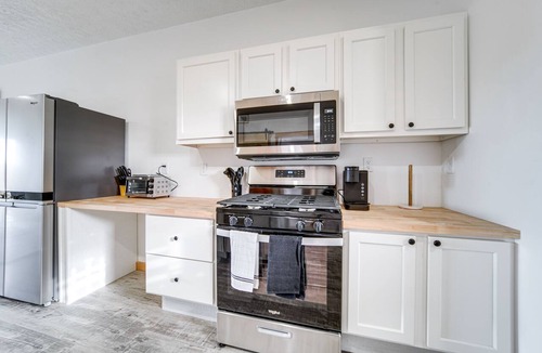 Erie Condo | 4 Mi to Lake Erie: Condo in Golf Community