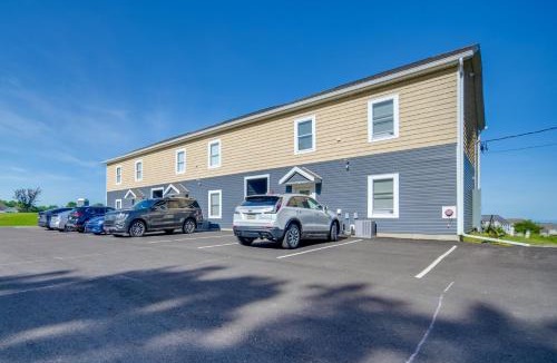 Erie House | 4 Mi to Lake: Golf-View Erie Condo w/Porch
