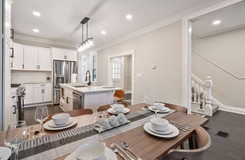 Shadyside House | 4 Story Home|Triple King|Backyard|UPMC Shadyside