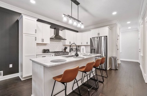 Shadyside House | 4 Story Home|Triple King|Backyard|UPMC Shadyside