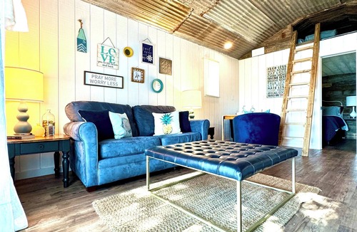 Quinlan Cabin | #49 Cozy Lake Front Cabin w/AC, WiFi & Breathtaking Views! Marina w/Free Fishing