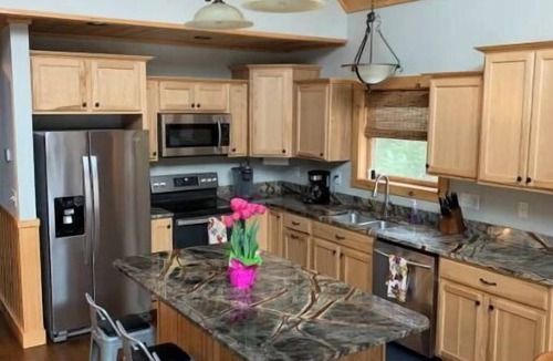Bethel Ski Chalet | 4bdrm Chalet-close to downtown & outdoor adventure
