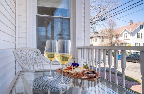Oakdale Apartment | 4BR/3BA Near Old Port + Parking!
