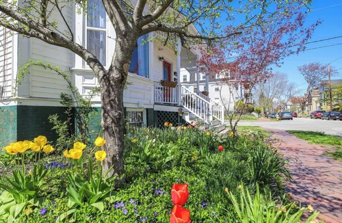 Oakdale Apartment | 4BR/3BA Near Old Port + Parking!