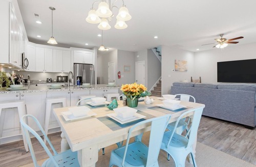 North Camellia Acres House | 4BR Sleeps 12 w/Game Room - Minutes Away from Beach