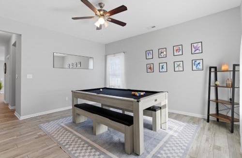 North Camellia Acres House | 4BR Sleeps 12 with Game Room Minutes from Beach