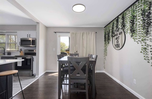 Independence House | 4BR | Sleeps 8 | Deck | 10 Min to Arrowhead