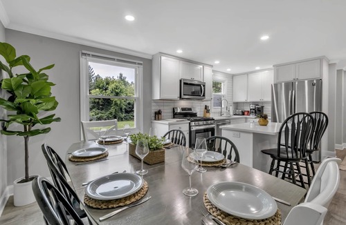 Orchard Park House | 5-bedroom updated Home in Orchard Park w/2 Living rooms and 2 King beds.