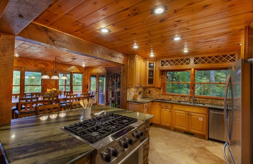 Dial Cabin | 5 King Suite Cabin – Mountain Views, Creek Access & Hot Tub