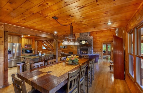 Dial Cabin | 5 King Suite Cabin – Mountain Views, Creek Access & Hot Tub