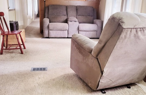 Averill House | 5 Min.Walk to Averill Lake and VAST Access snowmobile trails!Pet friendly!