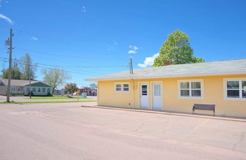 Summerside Apartment | (5) Private Double Suite at Green Acres Summerside