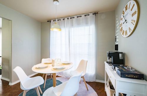 Sherman House | 55% Monthly special price W 4rooms W 3 fullbath W walk to College