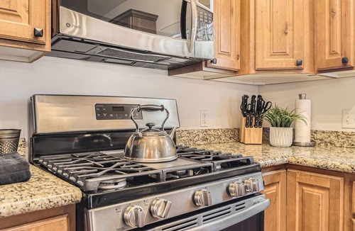 Bear Hollow Village Condo | 5569 Gold Medal Getaway Cozy Mountain Escape with Hot Tub