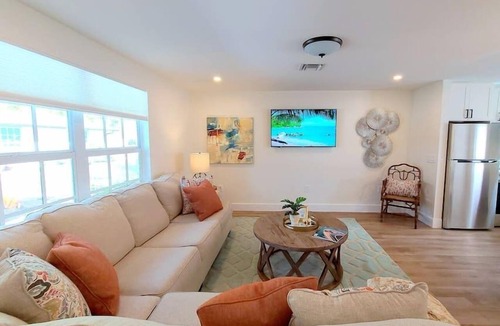 Naples Park Cottage | 562 Beachy Keen Cottage| New Pool | Mins 2 Beaches