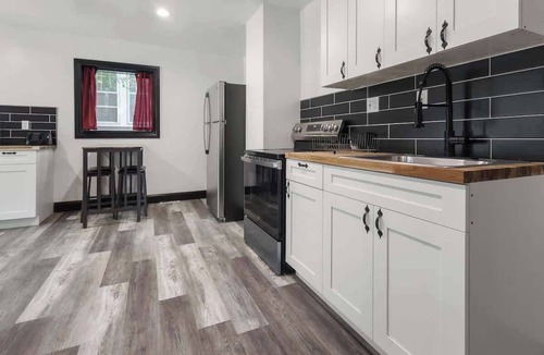 Niagara Falls House | 5BR, 2BA close to Niagara Falls State Park