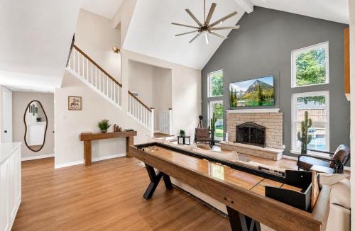 North Arlington House | 5BR - Heated Pool, Hot Tub, Fire Pit and Backyard