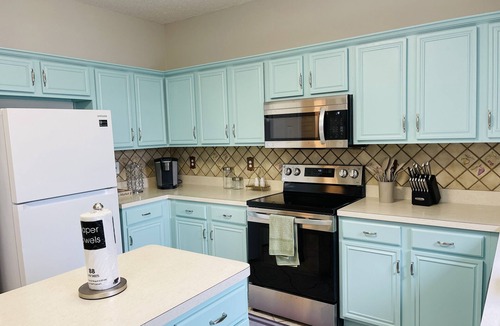 Irving House | 5BR Near AT&T Stadium Lakefront Sleeps 10 Best Lake Views at Irving Lake