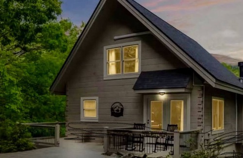 Tate Cabin | 6 ACRES RETREAT SAUNA, HOT TUB, FIRE PIT, GAMES
