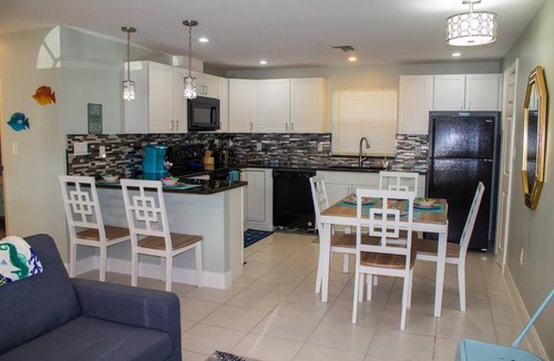 Naples Park Apartment | 697 NEAR BEACH, FENCED DOGGIE Area, COZY BEACH HOME, LARGE DRIVEWAY