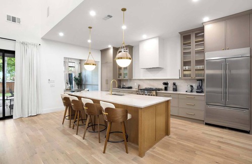 Little Forest Hills House | 6BD/5BA of Modern Elegance | Cinema, Games, HotTub