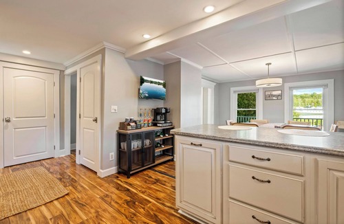 Greenville House | 6BR Downtown, Lake View, Games, Fire Pit & Grill, 3 King Beds, Dog Friendly